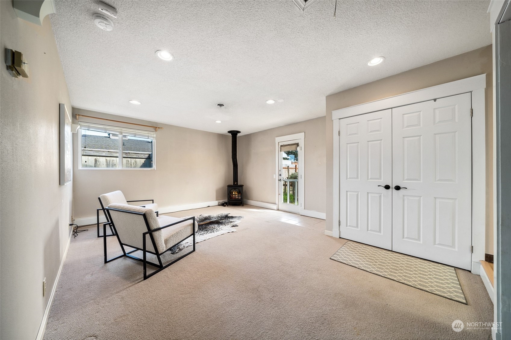 509 Harmony Lane Enumclaw, WA 98022 - Photo 15 of 22 a view of a livingroom with furniture and a window