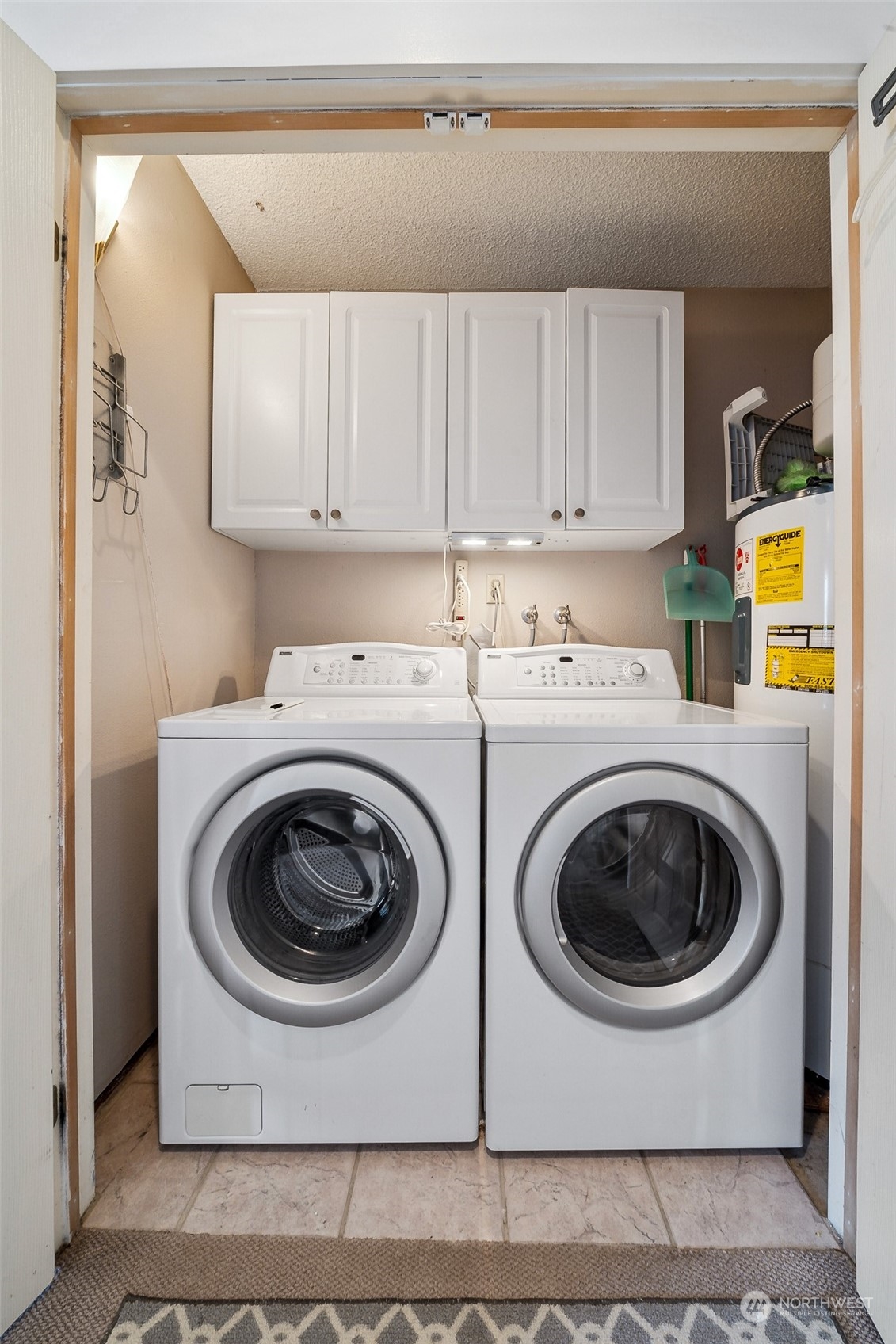 509 Harmony Lane Enumclaw, WA 98022 - Photo 16 of 22 a utility room with sink dryer and washer