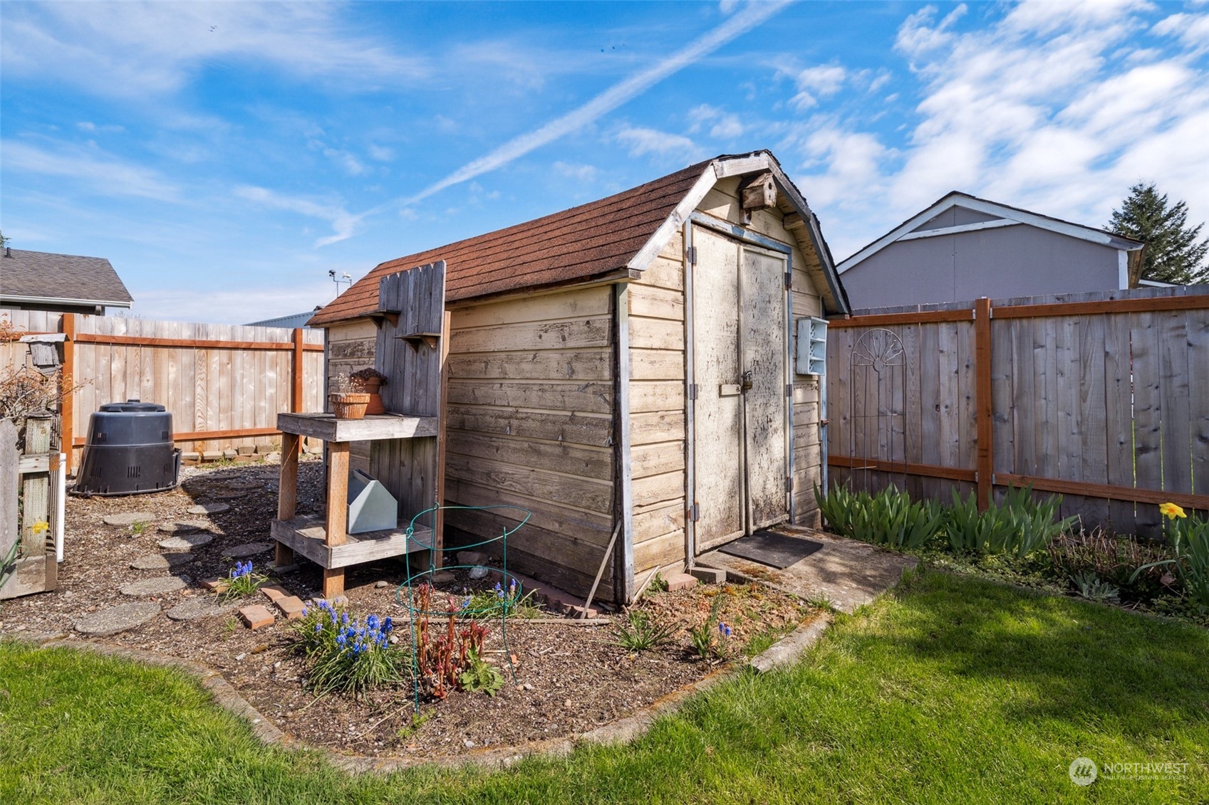 509 Harmony Lane Enumclaw, WA 98022 - Photo 22 of 22 a view of a chair under an umbrella in backyard