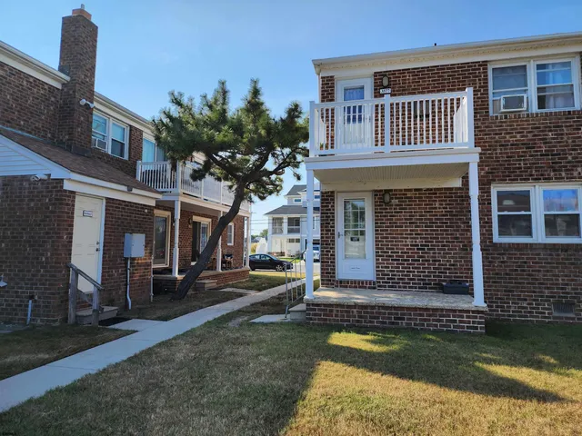 a view of a house with swimming pool and a yard