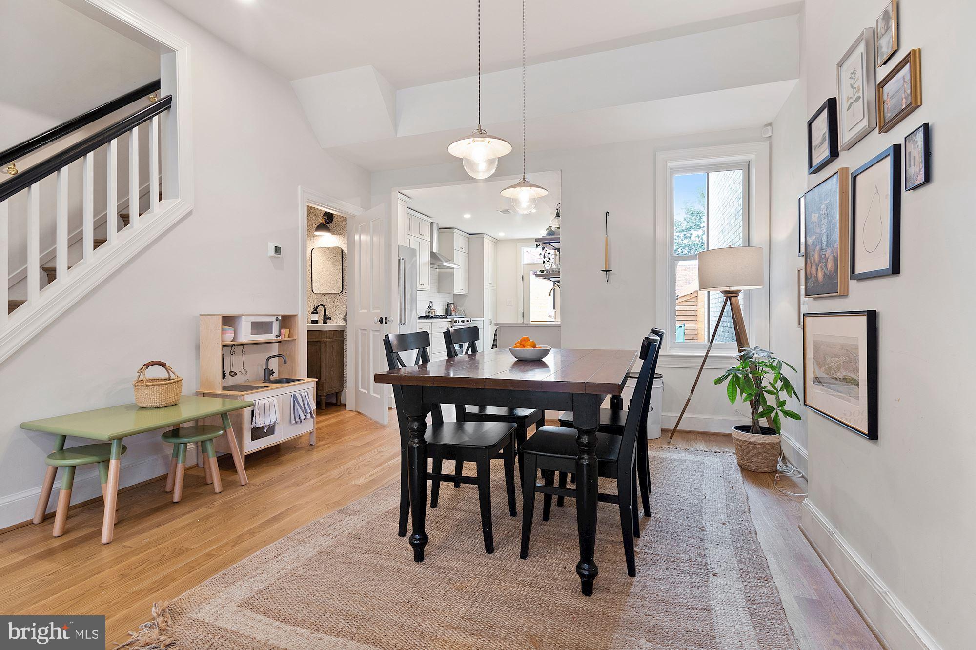 104 10th Street Southeast Washington, DC 20003 - Photo 4 of 31