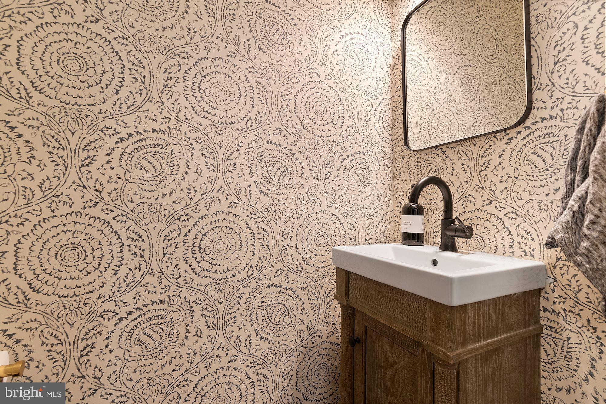 104 10th Street Southeast Washington, DC 20003 - Photo 5 of 31