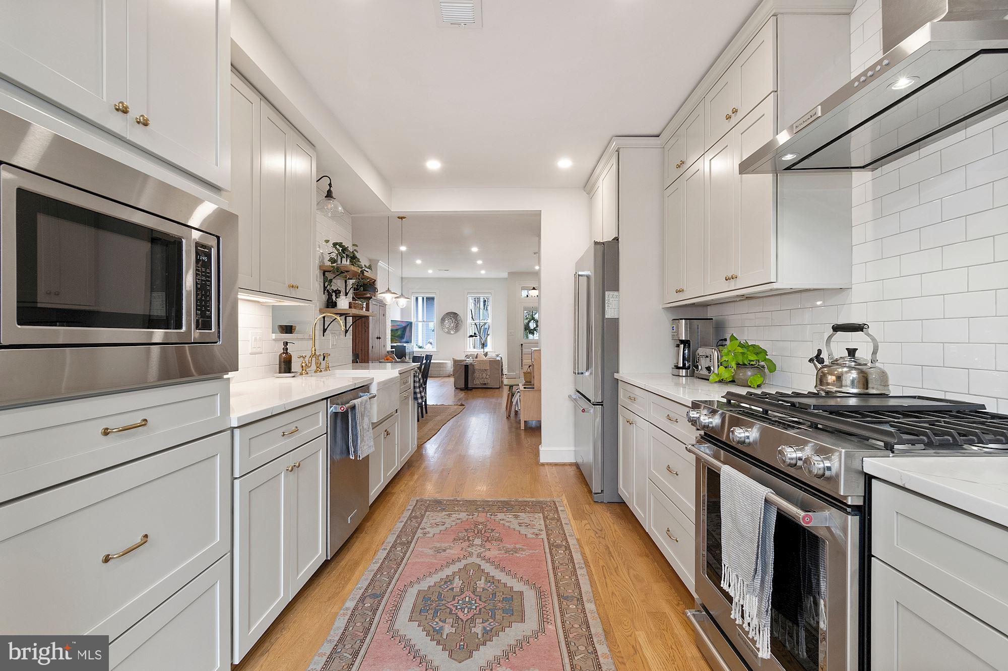 104 10th Street Southeast Washington, DC 20003 - Photo 6 of 31