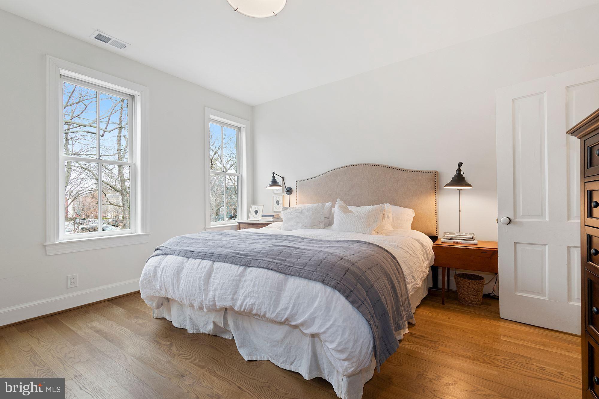 104 10th Street Southeast Washington, DC 20003 - Photo 7 of 31