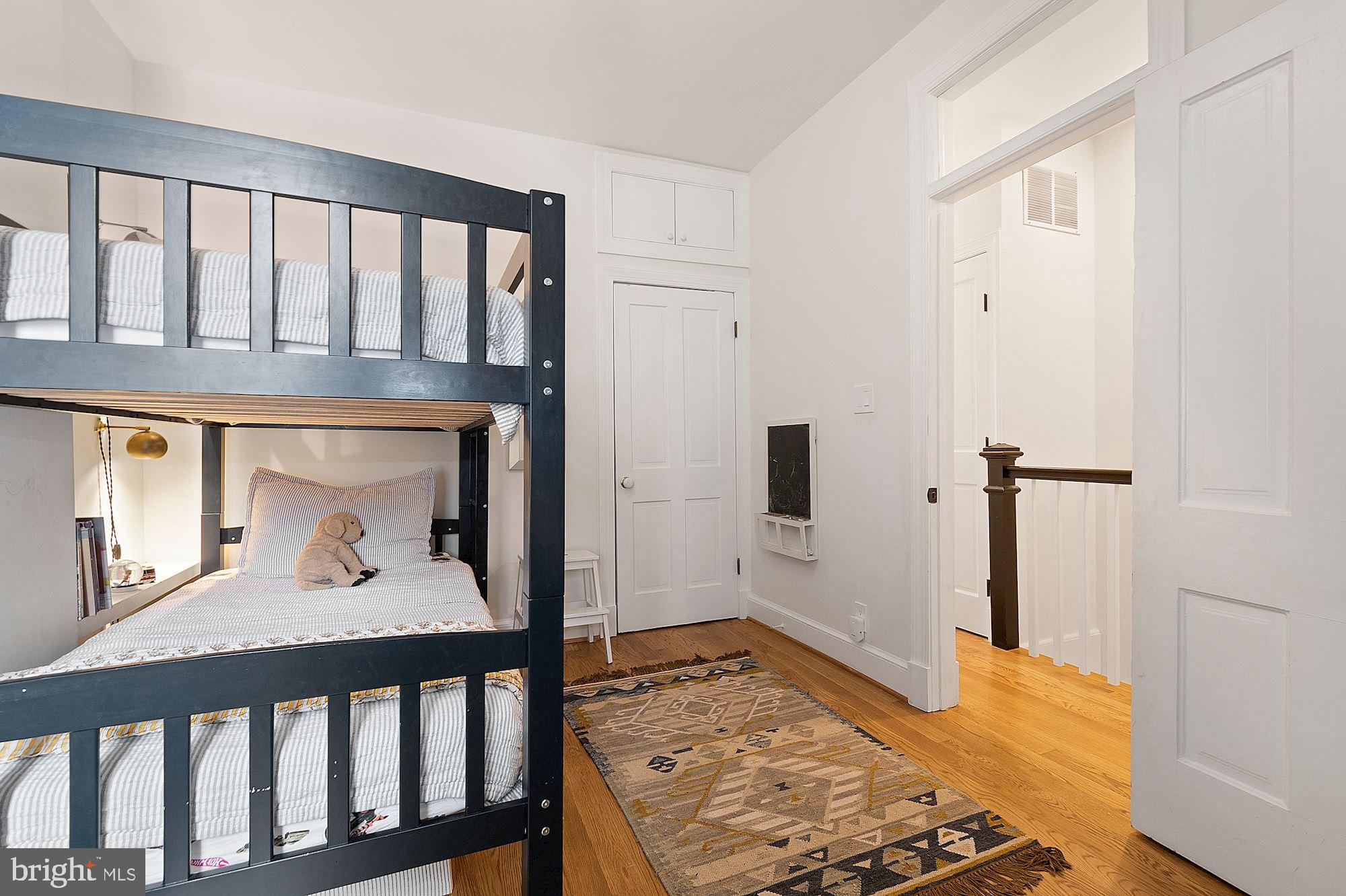 104 10th Street Southeast Washington, DC 20003 - Photo 9 of 31