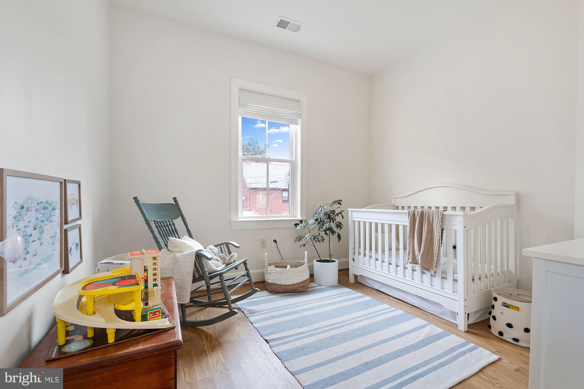 104 10th Street Southeast Washington, DC 20003 - Photo 10 of 31