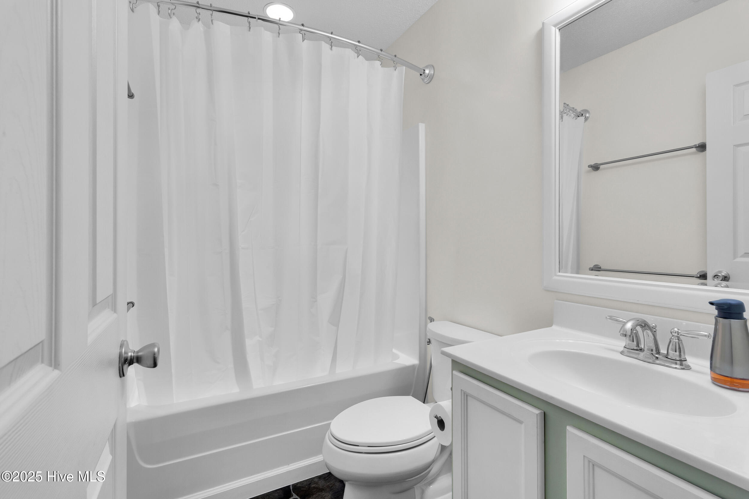 116 Gregory Drive Jacksonville, NC 28540 - Photo 3 of 28 4_3