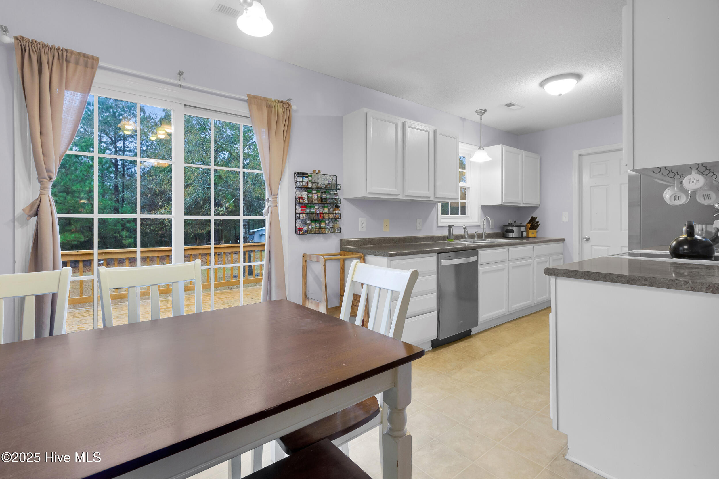 116 Gregory Drive Jacksonville, NC 28540 - Photo 6 of 28 7_6