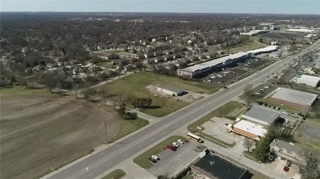 $1,000,000 | 2115 Southwest 7th Highway, Blue Springs, MO 64015