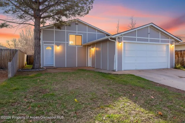 a view of a house with a yard