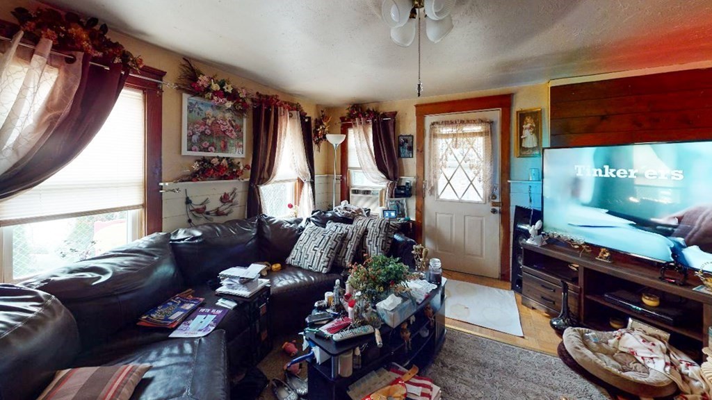 58 Negus Street Webster, MA 01570 - Photo 4 of 10