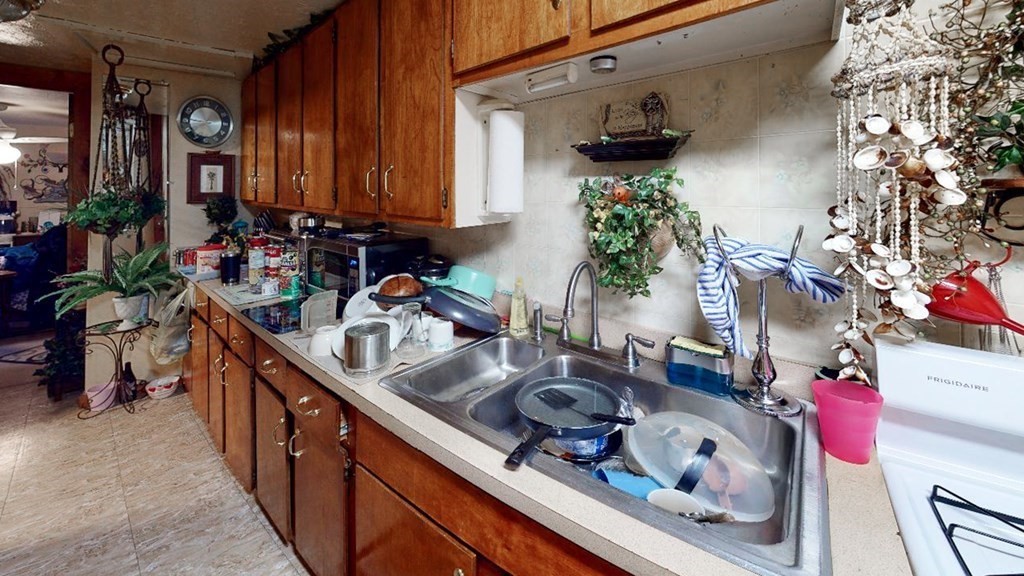 58 Negus Street Webster, MA 01570 - Photo 5 of 10