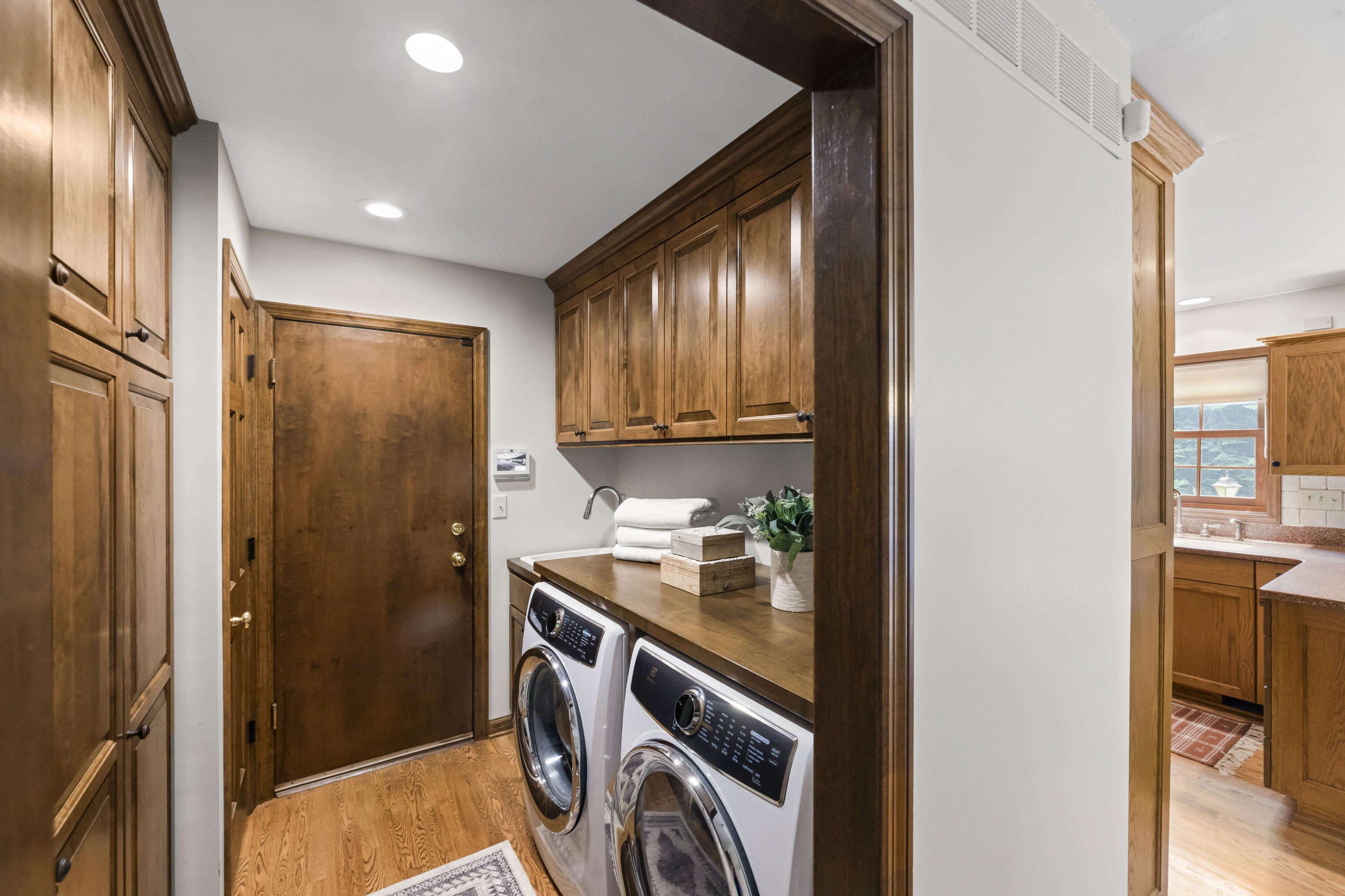 290 Fieldstone Road Delafield, WI 53018 - Photo 27 of 53 Laundry Room with