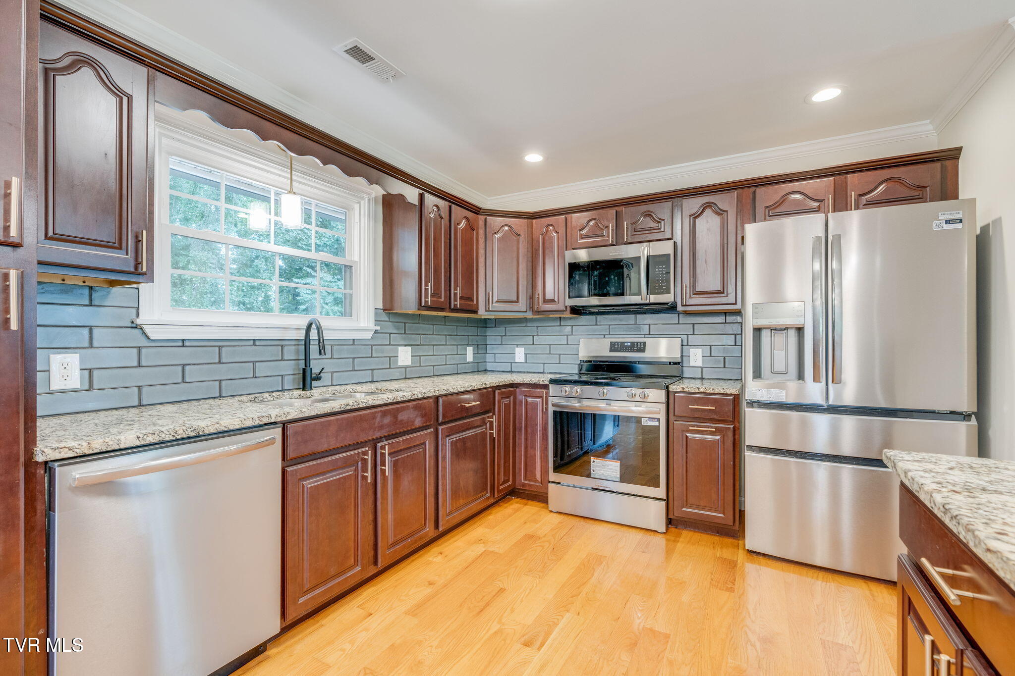 4740 Edens View Road Kingsport, TN 37664 - Photo 11 of 43 010 (8)
