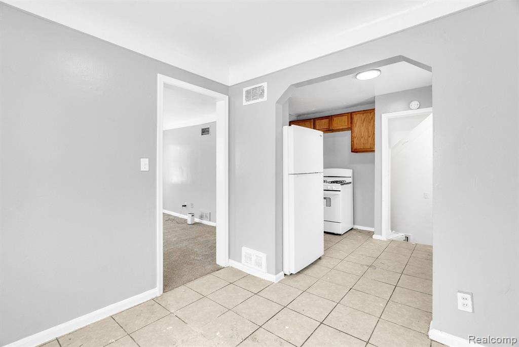 16939 Curtis Street Detroit, MI 48235 - Photo 10 of 25