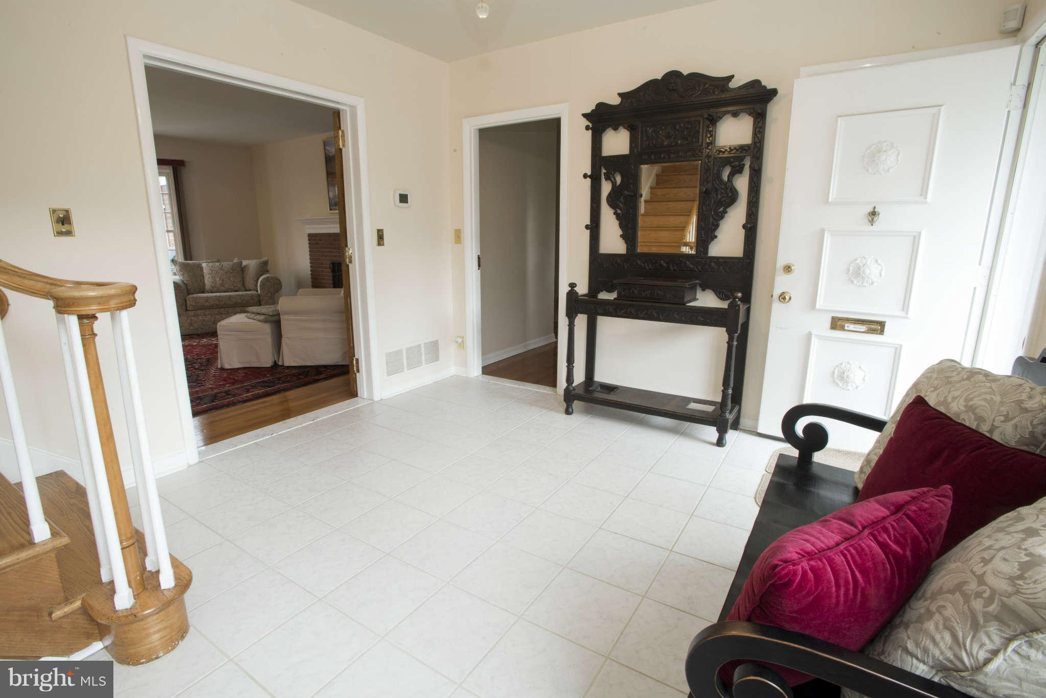 106 St Martins Road Baltimore, MD 21218 - Photo 3 of 25 foyer