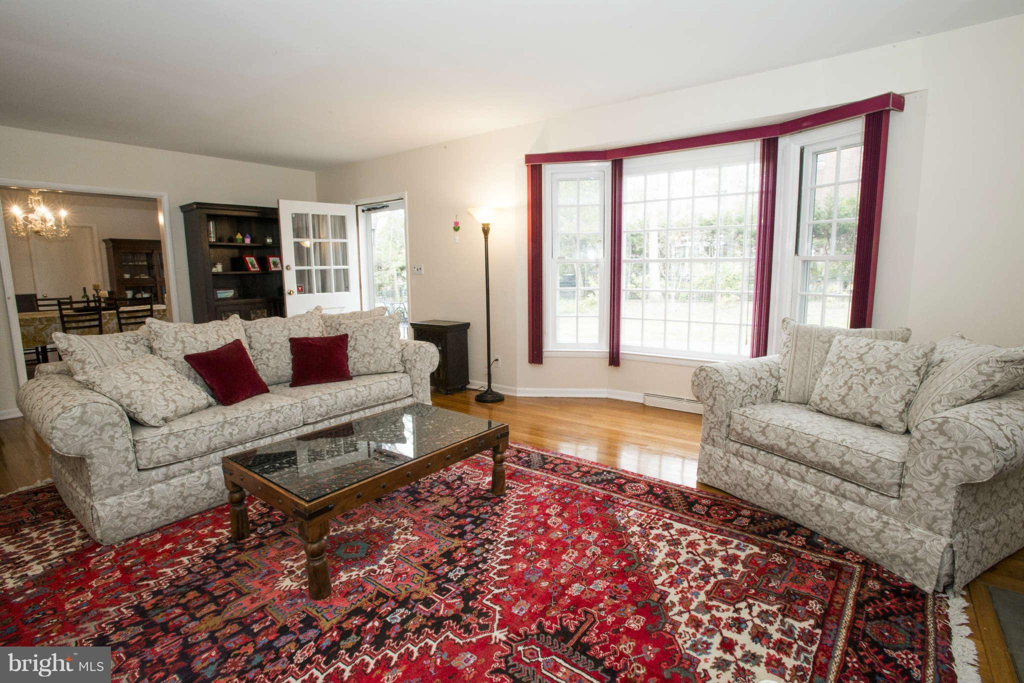 106 St Martins Road Baltimore, MD 21218 - Photo 4 of 25 Living Room