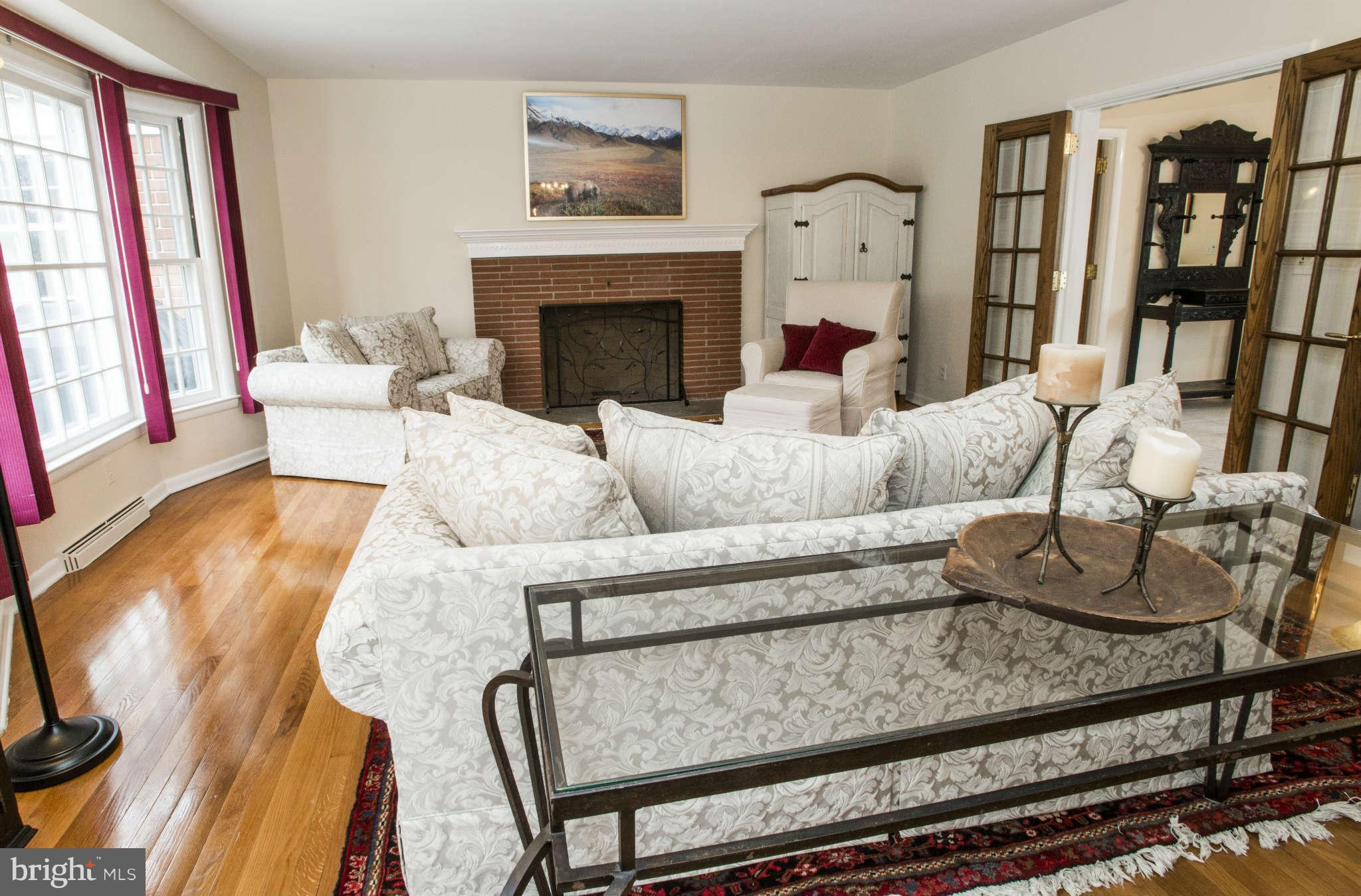 106 St Martins Road Baltimore, MD 21218 - Photo 5 of 25 Living Room 2