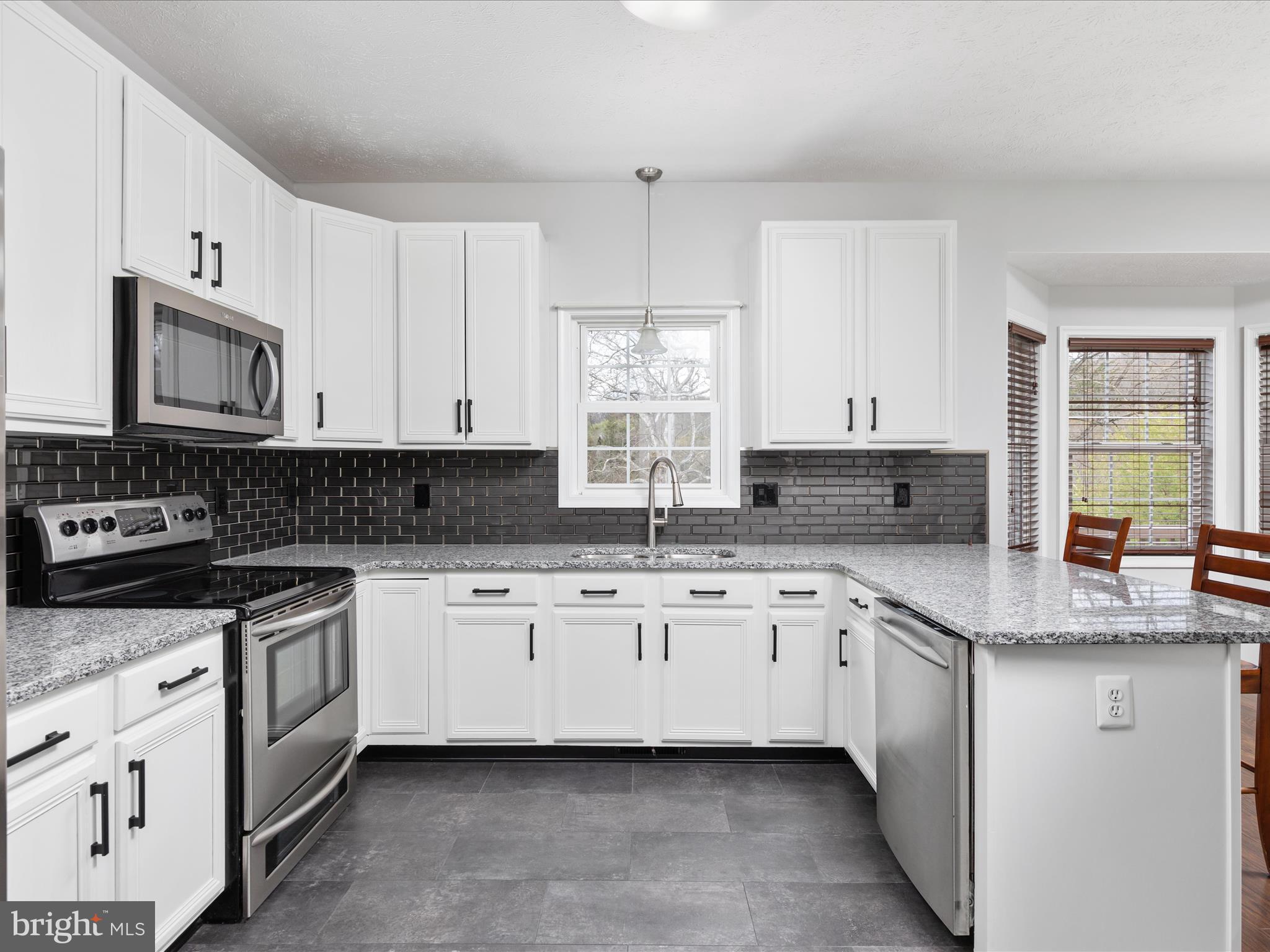 1446 Canterbury Road Front Royal, VA 22630 - Photo 12 of 58 Kitchen