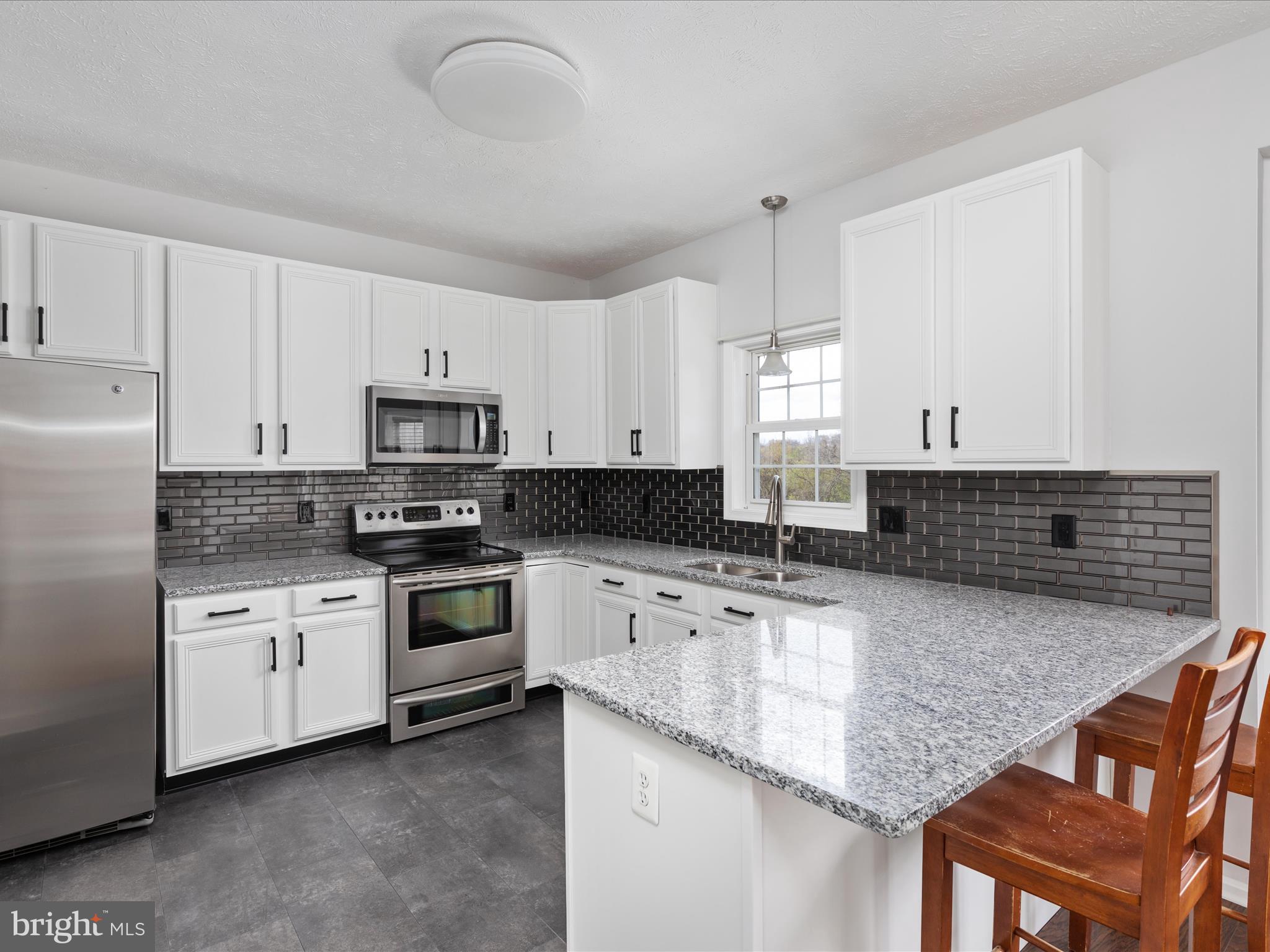 1446 Canterbury Road Front Royal, VA 22630 - Photo 15 of 58 Granite Countertops