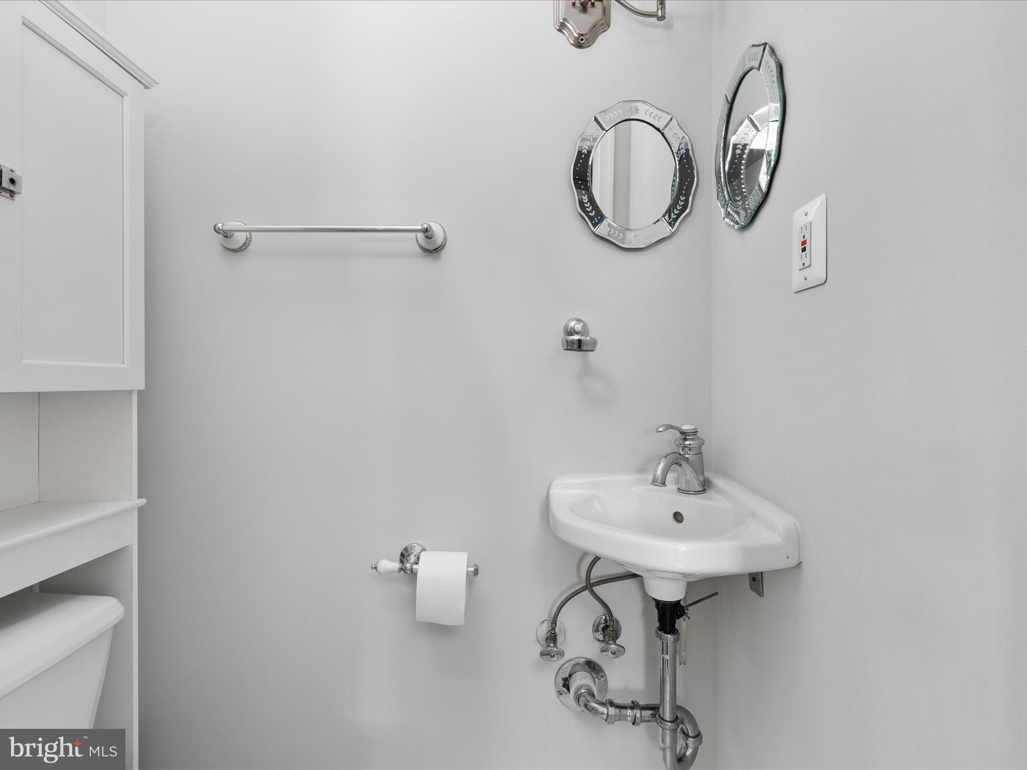 1446 Canterbury Road Front Royal, VA 22630 - Photo 21 of 58 Main Level Powder