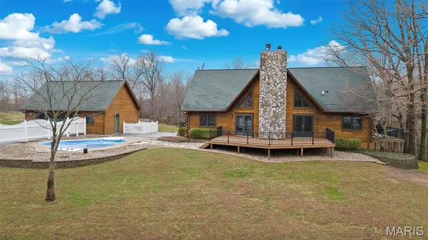 $929,900 | 7467 Walshville Trail, Hillsboro, IL 62049