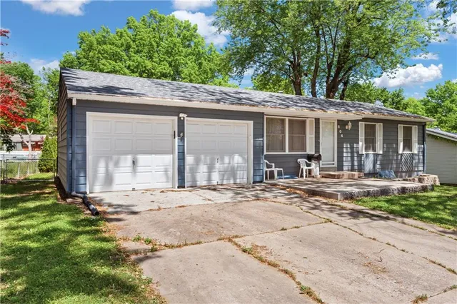 $265,000 | 804 Northwest Maynard Street, Blue Springs, MO 64015