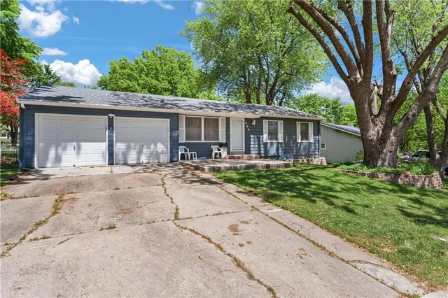 $265,000 | 804 Northwest Maynard Street, Blue Springs, MO 64015