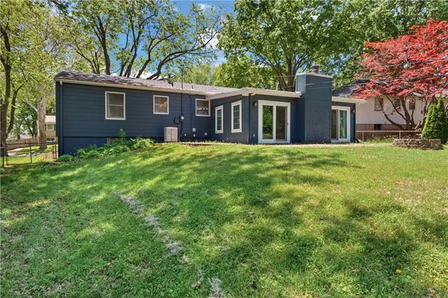 $265,000 | 804 Northwest Maynard Street, Blue Springs, MO 64015