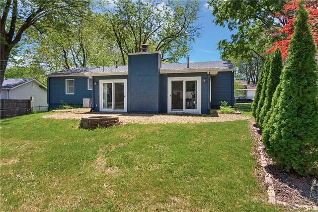 $265,000 | 804 Northwest Maynard Street, Blue Springs, MO 64015