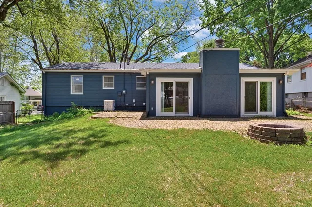 $265,000 | 804 Northwest Maynard Street, Blue Springs, MO 64015