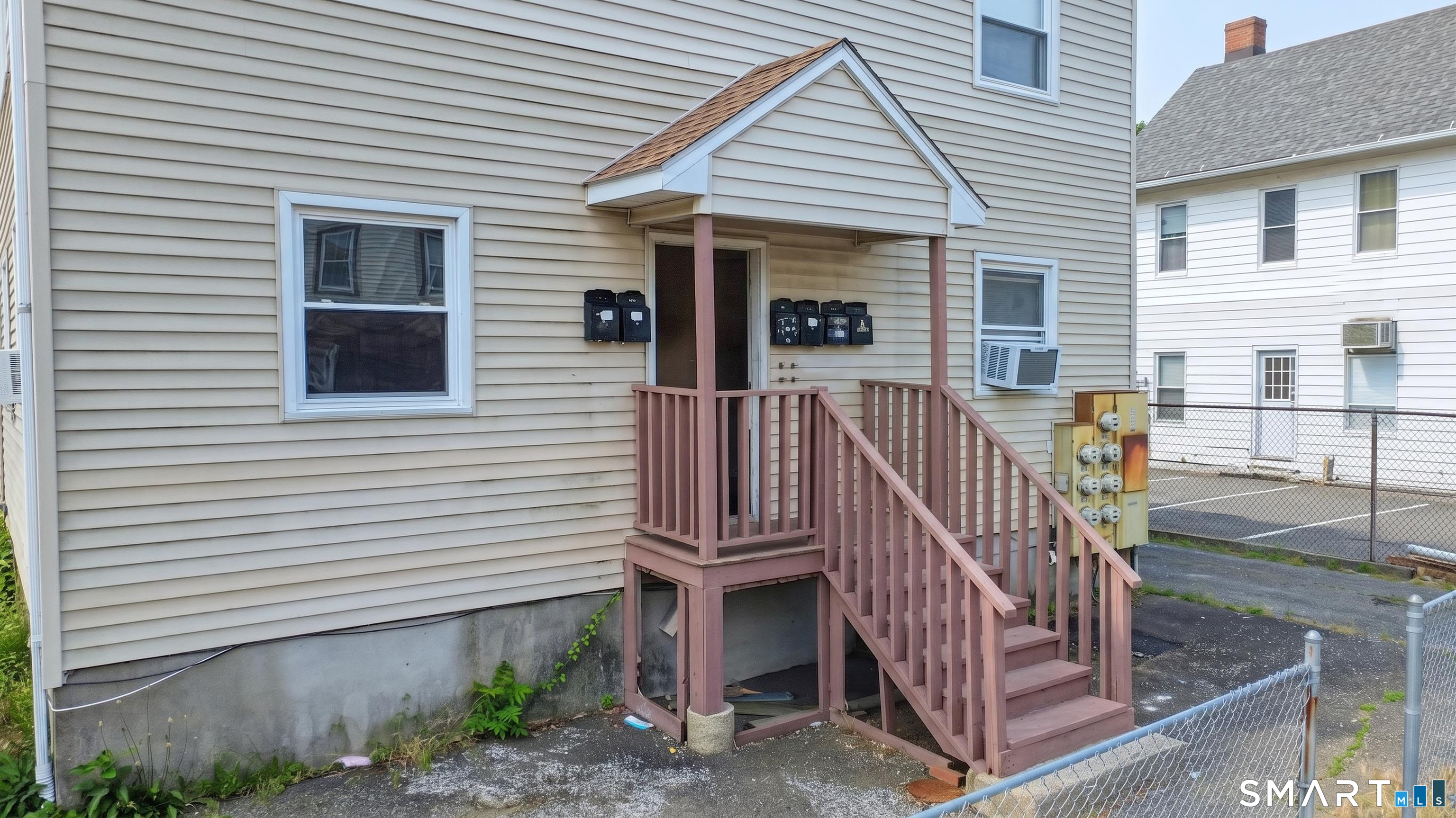 626 Stillman Street Bridgeport, CT 06608 - Photo 4 of 38