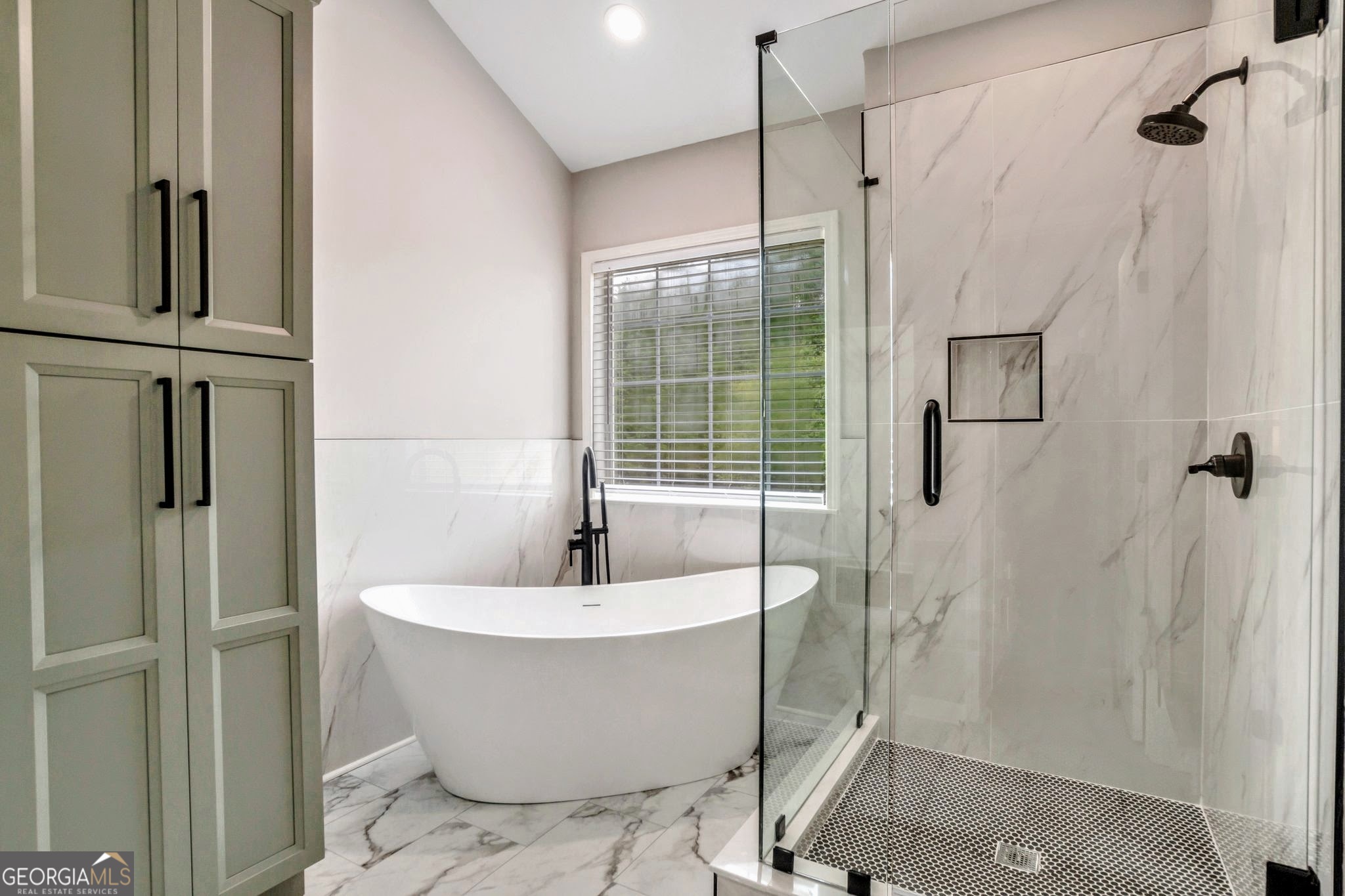 8008 Clearview Circle Riverdale, GA 30296 - Photo 22 of 31 a bathroom with a bathtub and shower