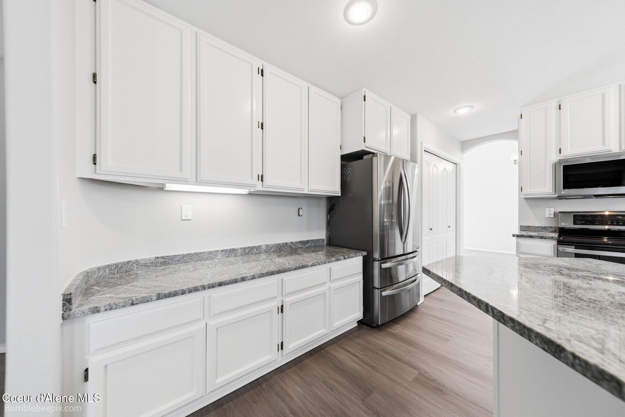 900 South Riverside Harbor Drive Post Falls, ID 83854 - Photo 12 of 54 011_bb193575-11_738