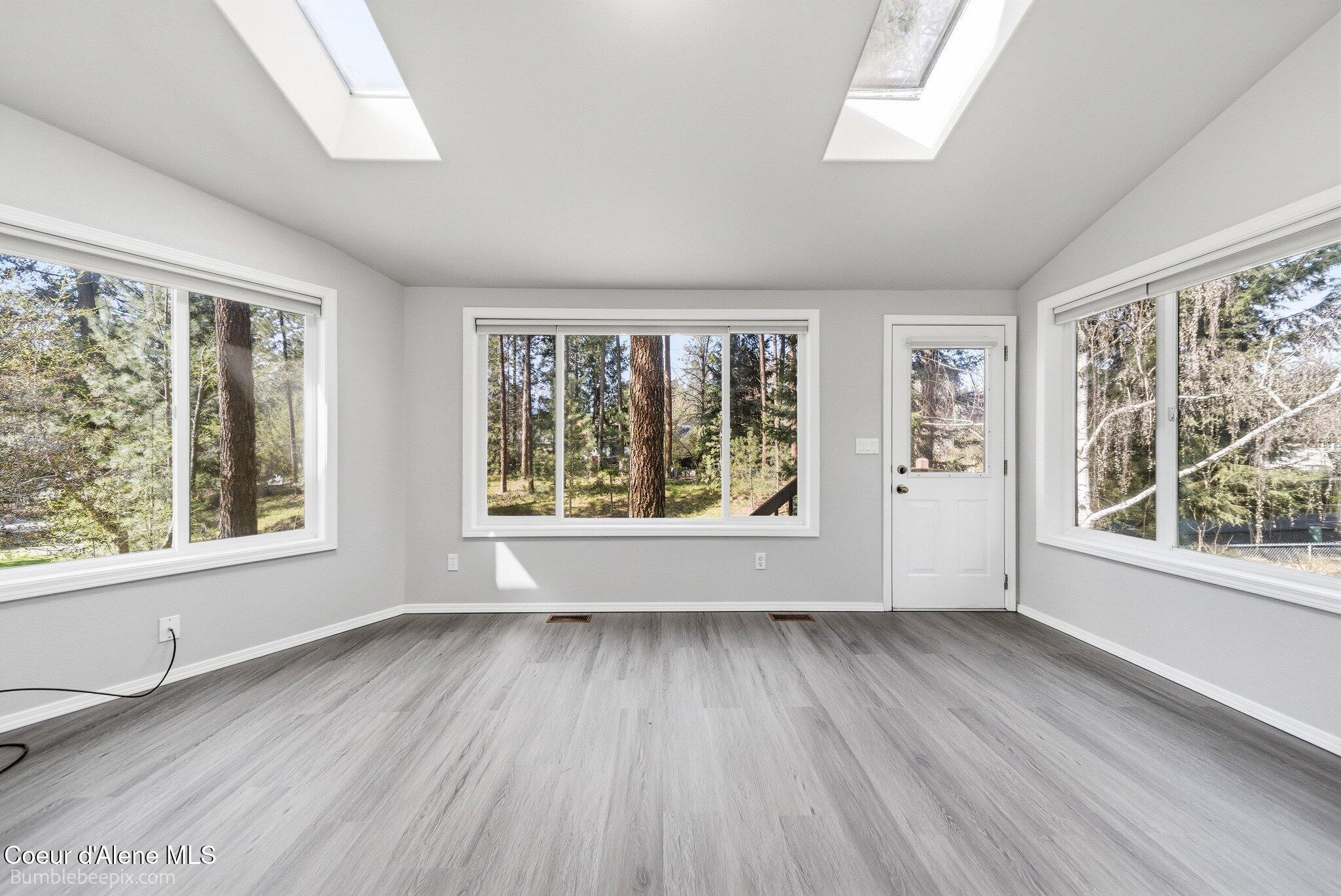 900 South Riverside Harbor Drive Post Falls, ID 83854 - Photo 17 of 54 016_bb193575-16_118