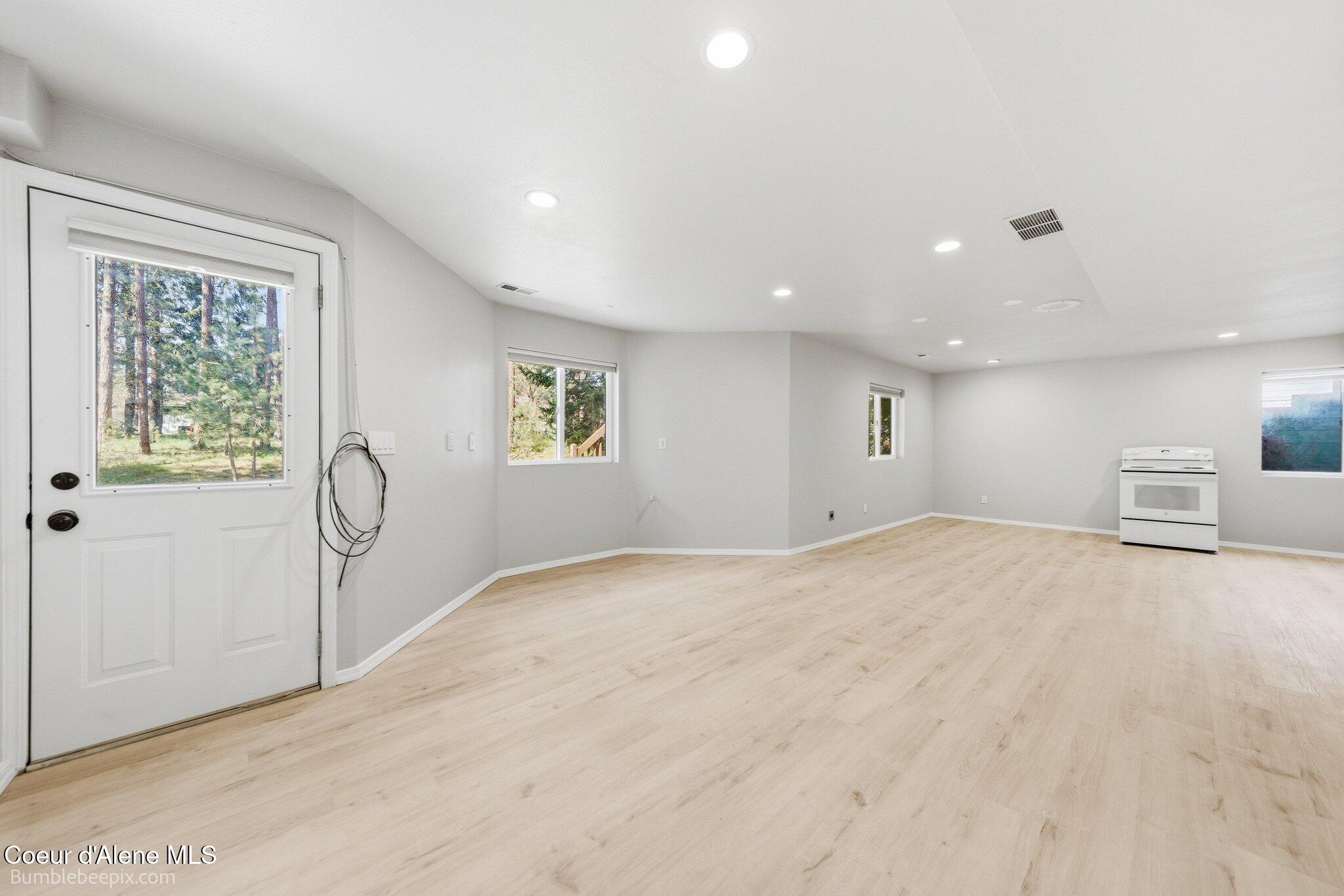 900 South Riverside Harbor Drive Post Falls, ID 83854 - Photo 21 of 54 020_bb193575-20_973