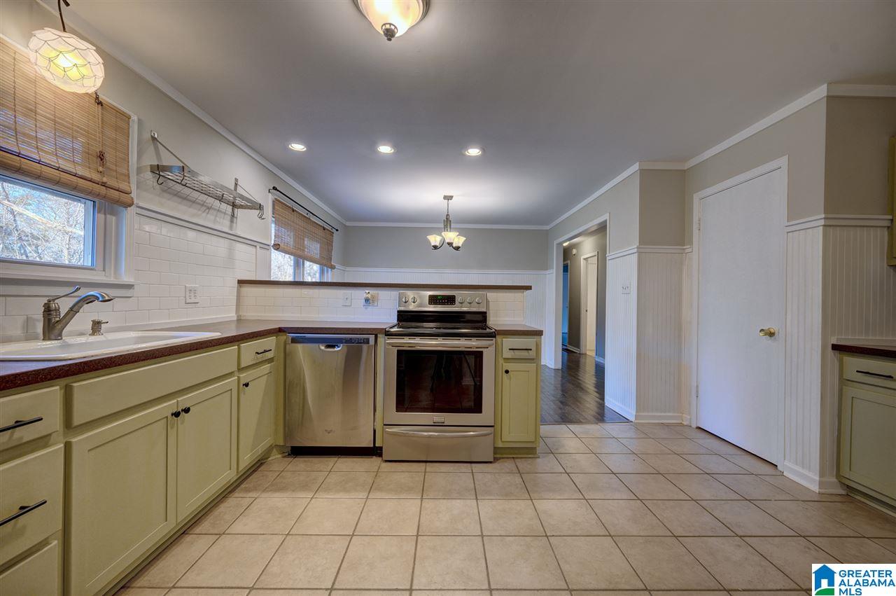 655 Valley Trail Warrior, AL 35180 - Photo 5 of 17