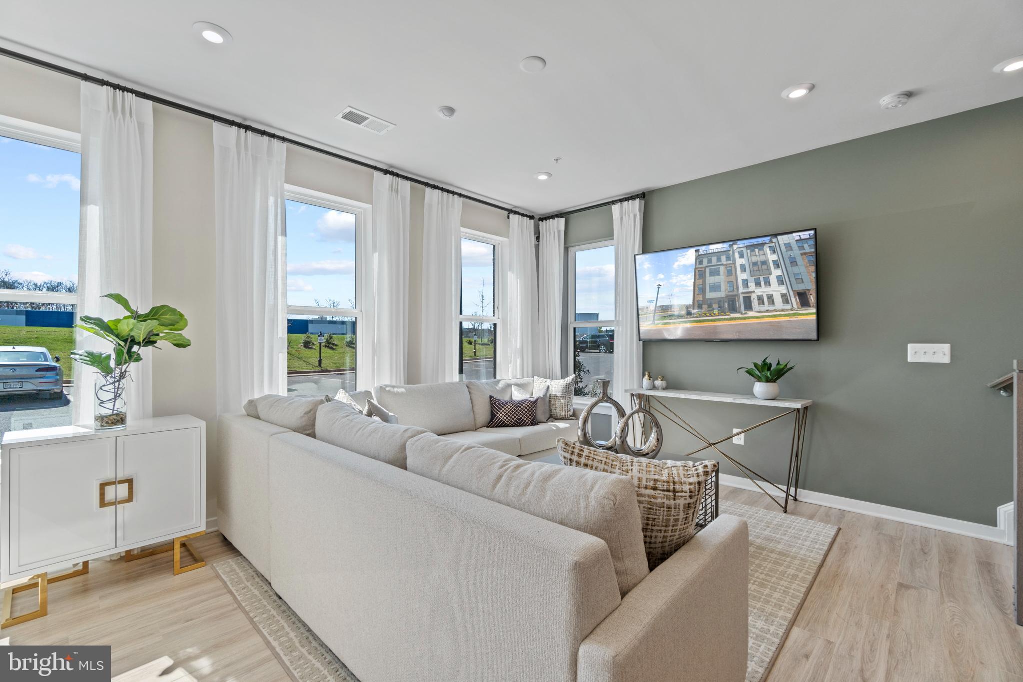 20276 Newfoundland Square Ashburn, VA 20147 - Photo 6 of 40