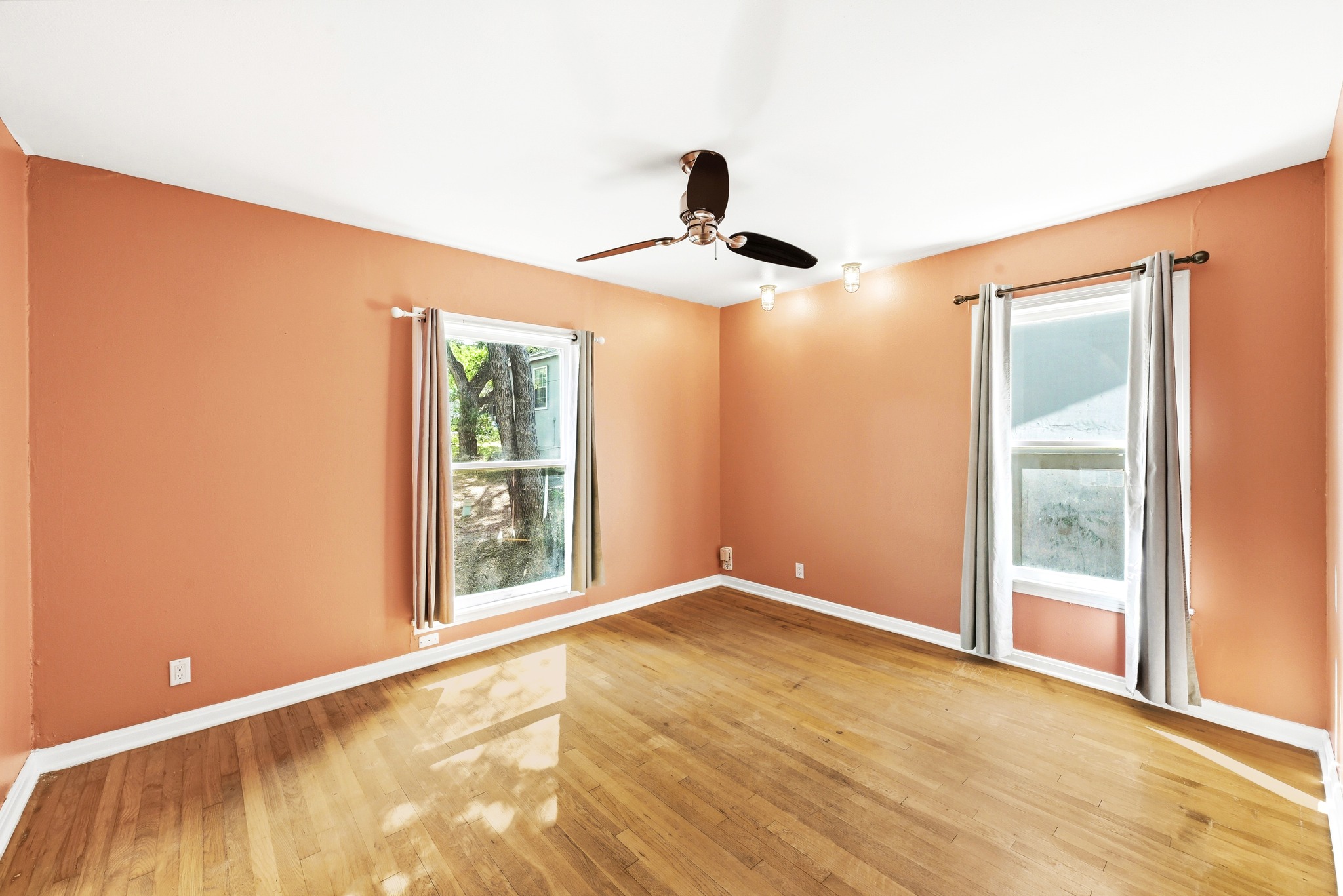 1306 Delano Street Austin, TX 78721 - Photo 16 of 24 Gallery Image 16