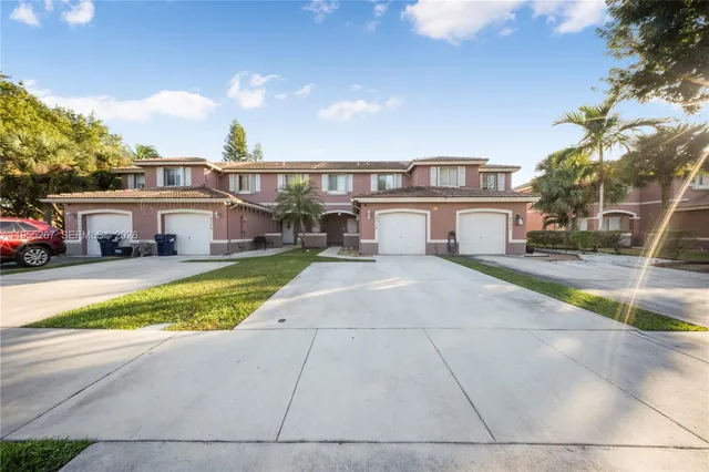 $525,000 | 16514 Southwest 68th Terrace, Miami, FL 33193