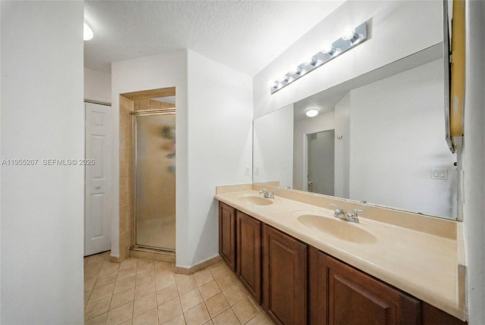 16514 Southwest 68th Terrace Miami, FL 33193 - Photo 13 of 25