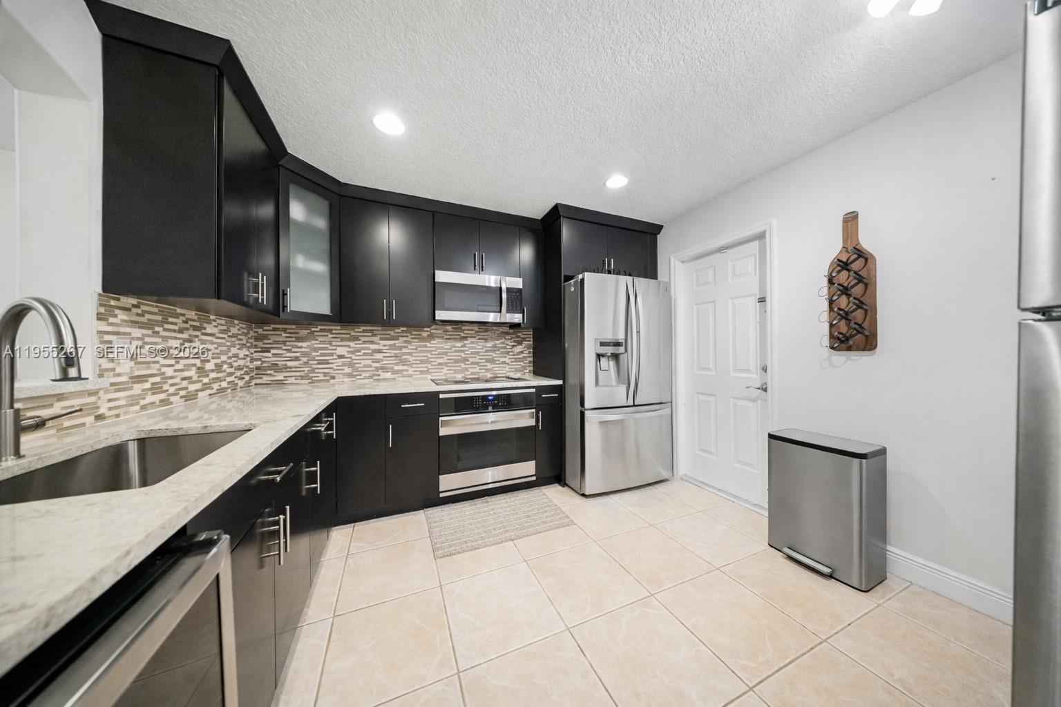 16514 Southwest 68th Terrace Miami, FL 33193 - Photo 4 of 25