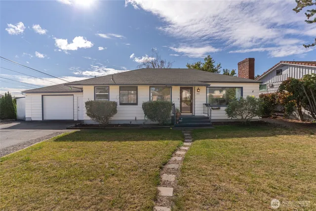 a view of a house with swimming pool and a yard