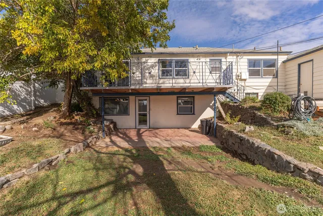 a view of a house with swimming pool