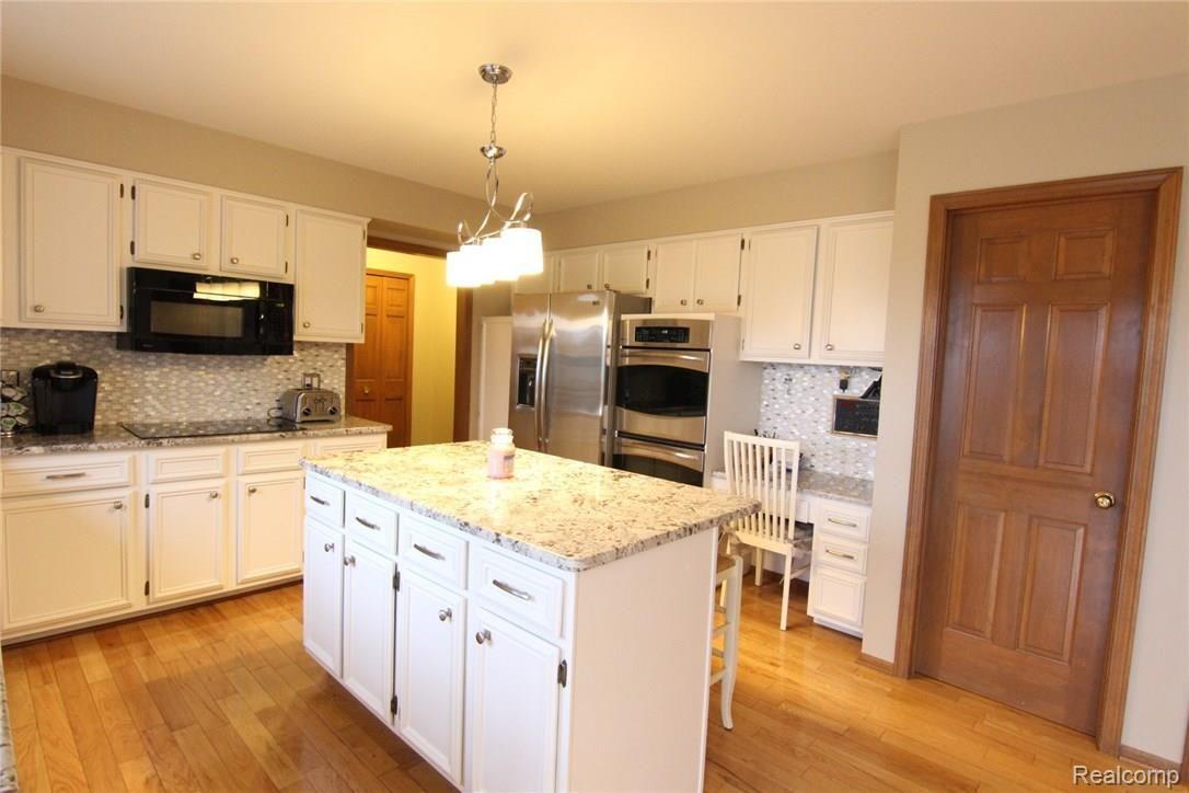 3033 Kilburn Road West Rochester, MI 48306 - Photo 8 of 52 IMG_7784.JPG