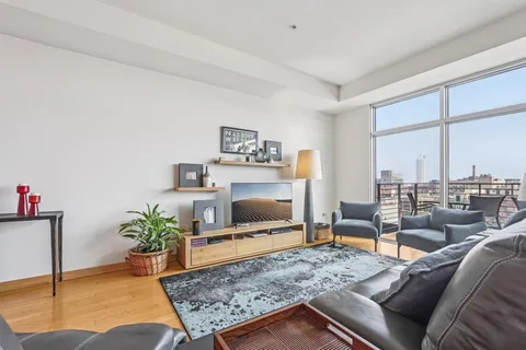 $649,900 | 106 West Seeboth Street, Unit 908, Milwaukee, WI 53204