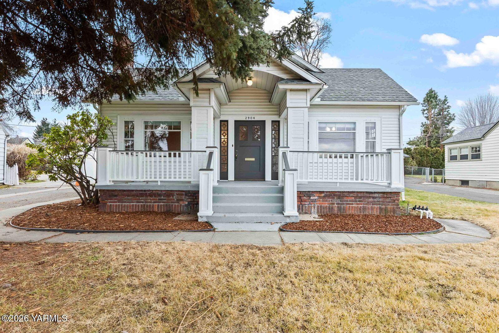 2904 Summitview Avenue Yakima, WA 98902 - Photo 2 of 39 2904 Summitview Ave001