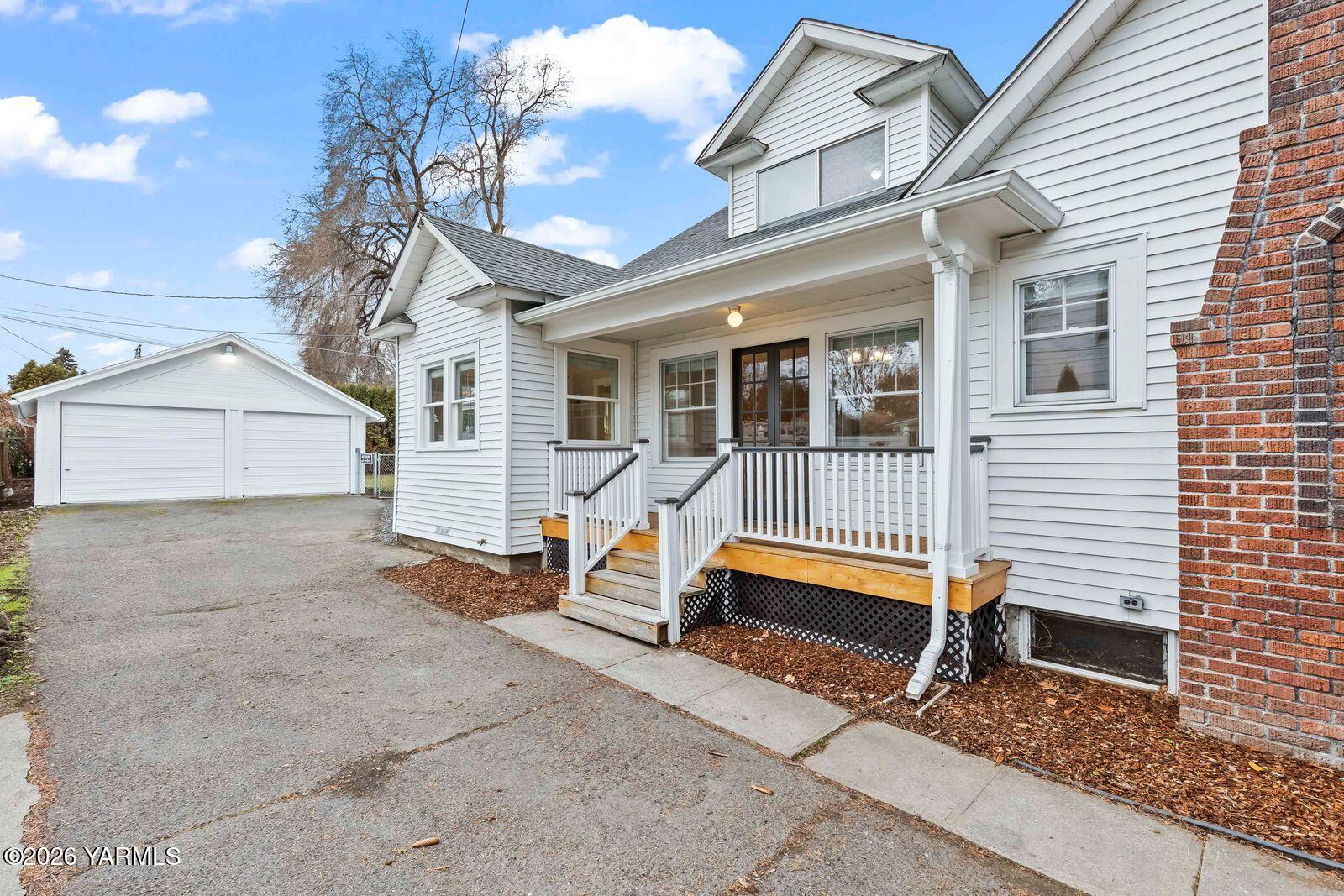 2904 Summitview Avenue Yakima, WA 98902 - Photo 4 of 39 2904 Summitview Ave003