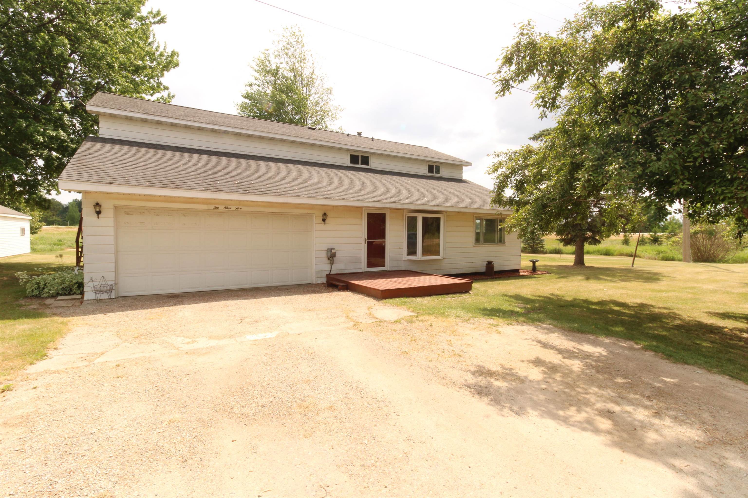295 West Hoffman Road St. Louis, MI 48880 - Photo 1 of 20