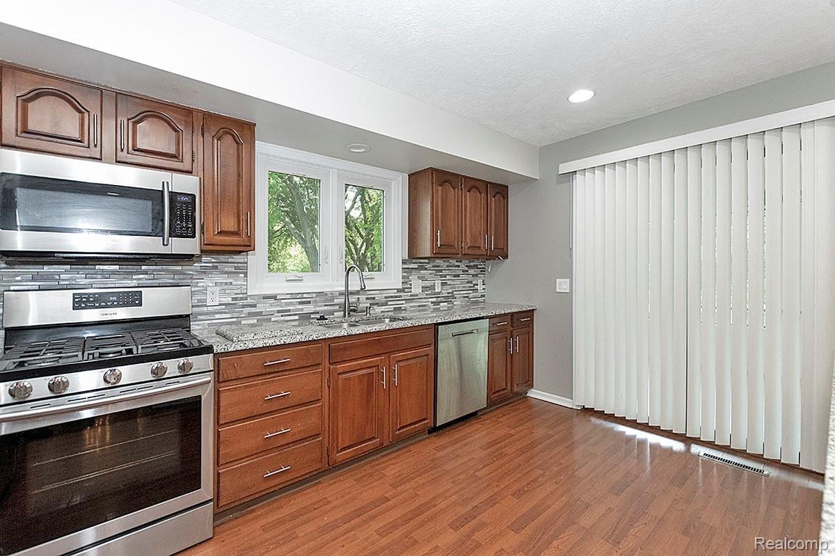 3515 Apple Valley Road Okemos, MI 48864 - Photo 7 of 39 2AV kitchen 4.JPG